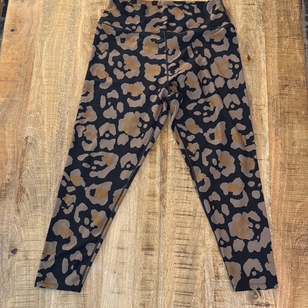 SAGE COLLECTIVE brown Leopard cheetah Print 3/4 high rise Leggings in Black